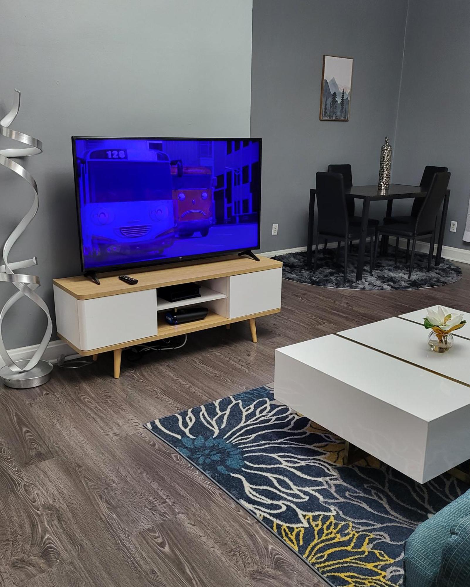 1 Bedroom In Columbus Osu District, Free Parking, Kitchen, Washer And Dryer, Central Location, Downtown, Hospital, Expocenter, Osu Stadium Exterior photo